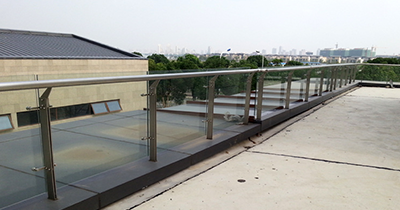 樓（lóu）梯立柱的設計必要考慮因（yīn）素有哪些？