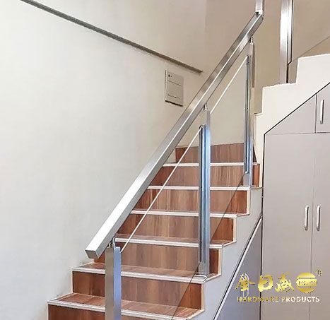 不鏽鋼外卡槽樓（lóu）梯扶手