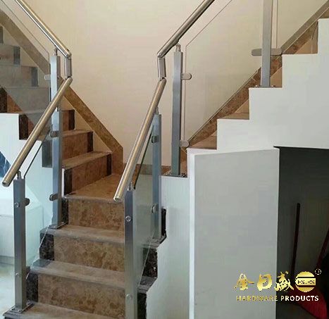 鏡光魚嘴夾樓梯扶手（shǒu）