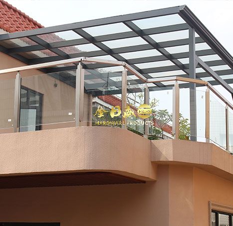 不（bú）鏽鋼（gāng）鏡（jìng）光立柱玻璃外卡槽