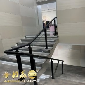 烤黑漆卡槽（cáo）立柱樓（lóu）梯扶手