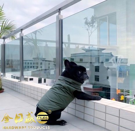 卡槽（cáo）立柱不鏽鋼陽台（tái）