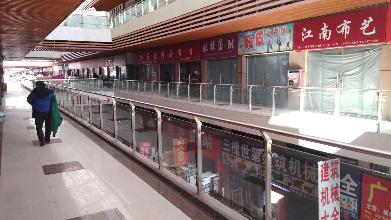 陽台不鏽鋼玻璃（lí）欄杆（gǎn）常用（yòng）的款式有哪些？